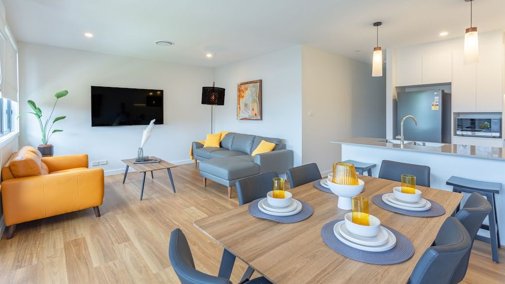 Chapel Heights Apartments Deluxe Apartment 8