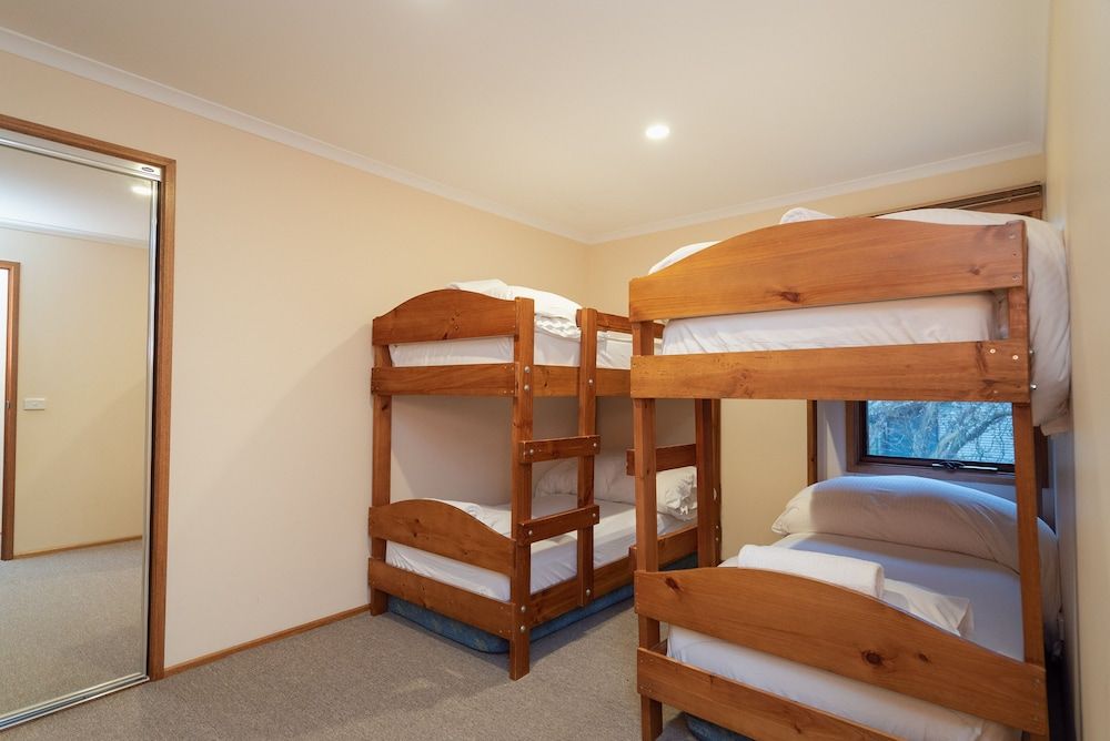 Family Chalet, 2 Bedrooms, Fireplace, Mountainside