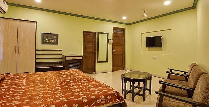 Hotel La Flor NON AC DELUXE 3