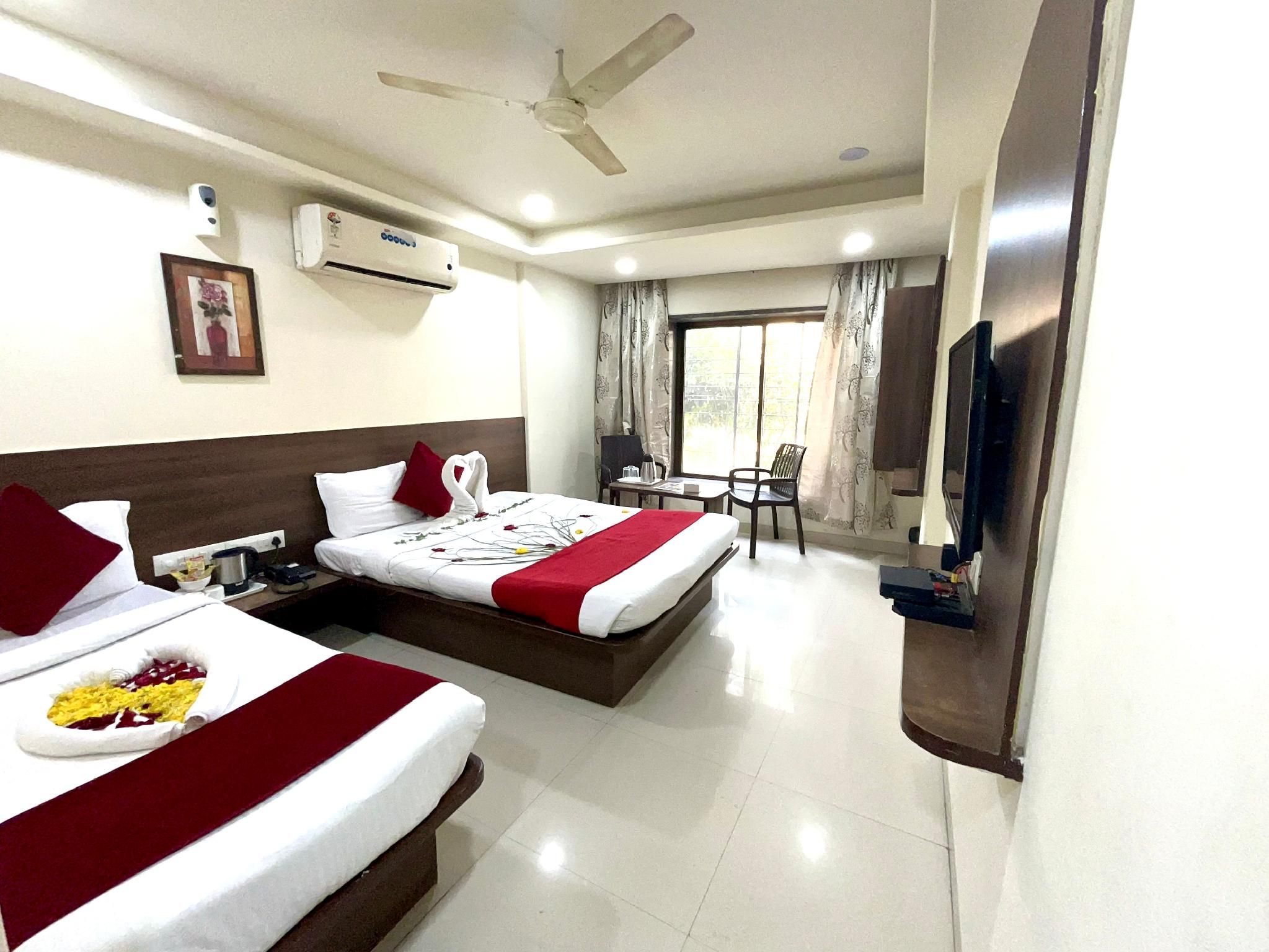 Hotel Sai Chhatra Triple Bed Room A.C 3