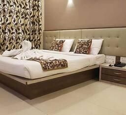 Hotel Sai Chhatra Double Bed Room A.C 4