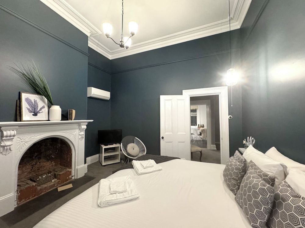 Tree House Hideouts Heygarth House Classic Townhome, 2 Bedrooms, Balcony, City View 15