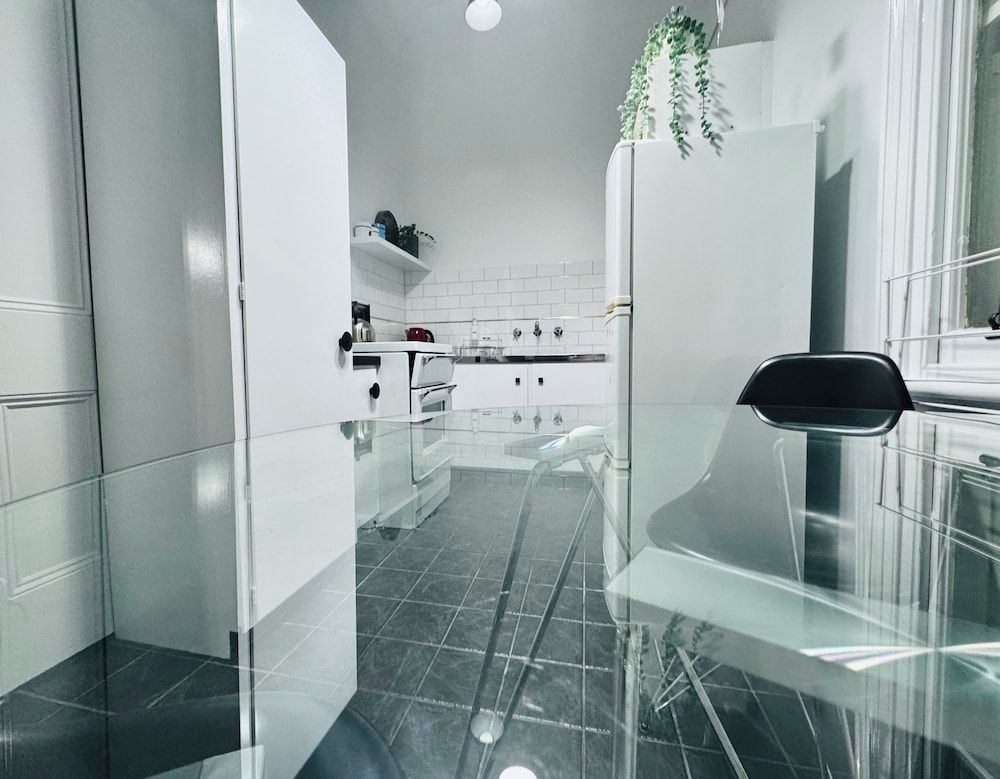 Tree House Hideouts Heygarth House Classic Townhome, 2 Bedrooms, Balcony, City View 11