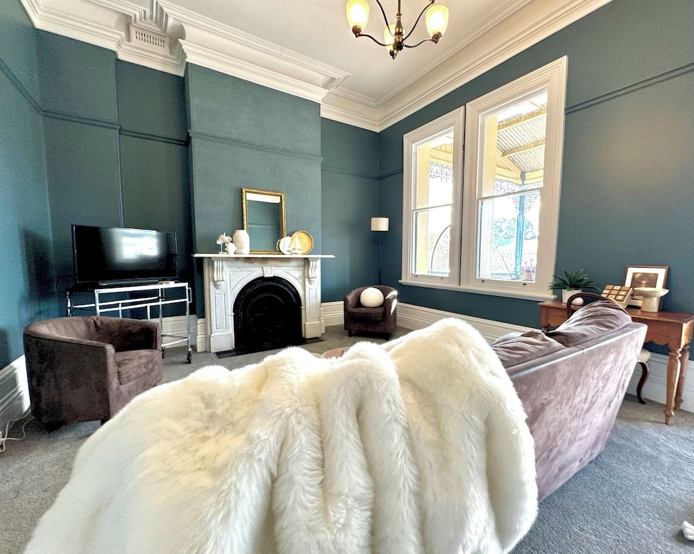 Tree House Hideouts Heygarth House Classic Townhome, 2 Bedrooms, Balcony, City View 21