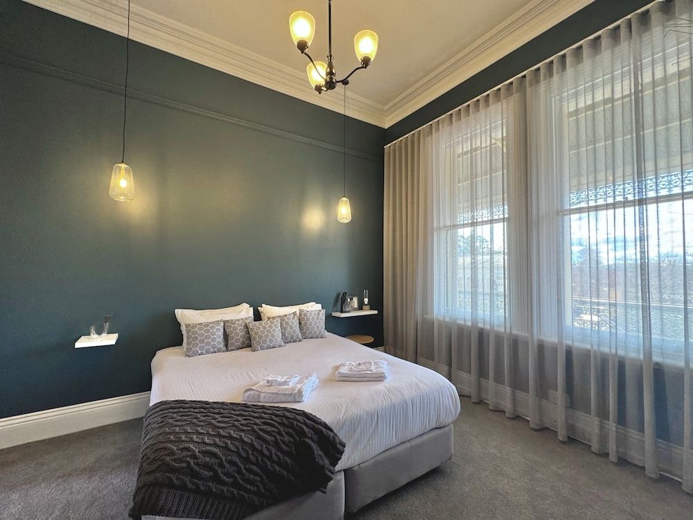 Tree House Hideouts Heygarth House Classic Townhome, 2 Bedrooms, Balcony, City View 2