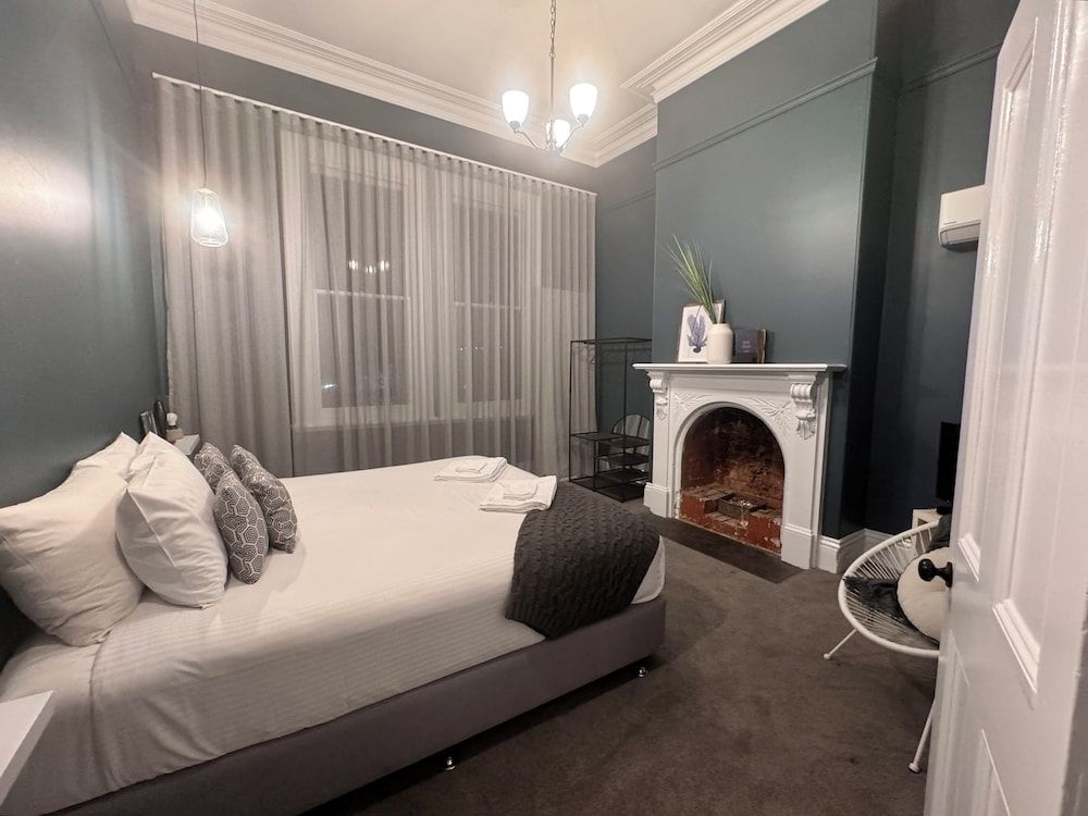 Tree House Hideouts Heygarth House Classic Townhome, 2 Bedrooms, Balcony, City View 4