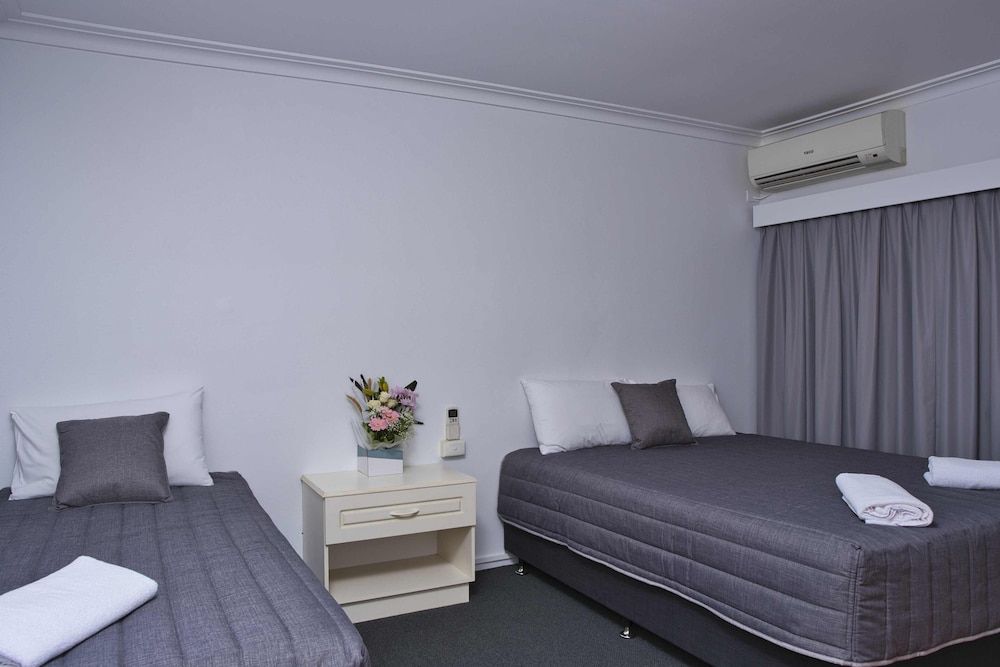 Leeton Centre Motel Deluxe Twin Room