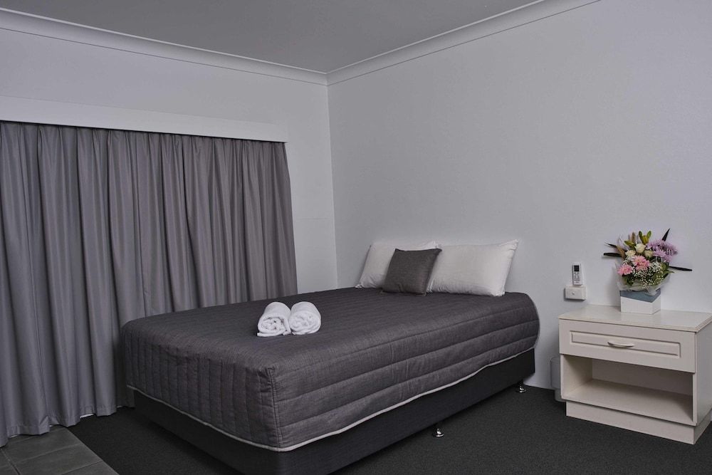 Leeton Centre Motel Standard Double Room, 1 Queen Bed 2