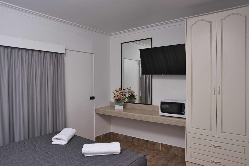 Leeton Centre Motel Deluxe Twin Room 6