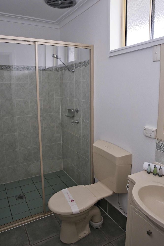 Leeton Centre Motel Standard Double Room, 1 Queen Bed 6