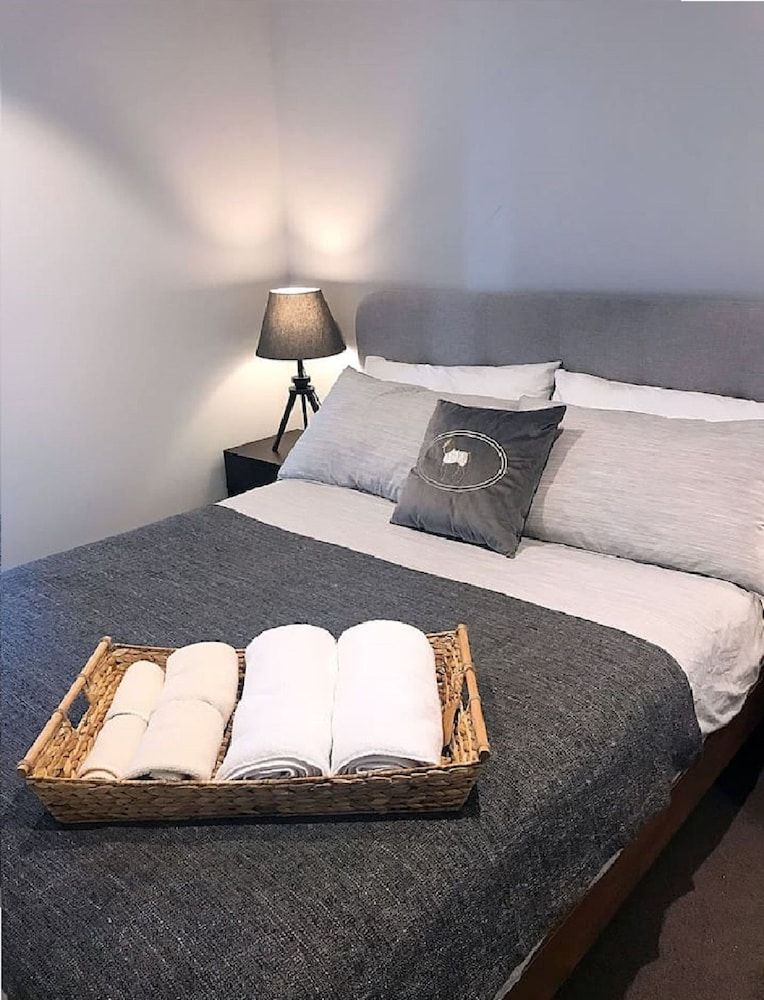 Standard Apartment, 2 Queen Beds, Pool Access