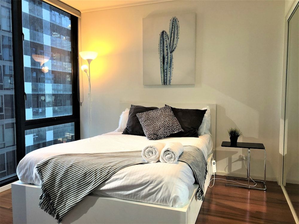 City Apartment, 1 Queen Bed with Sofa bed