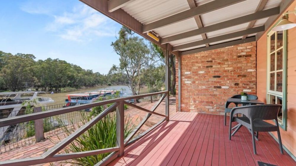 Tasman Holiday Parks - Merool on the Murray Studio Riverfront 3