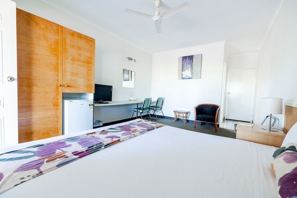 Landsborough Lodge Motel Comfort Room 2
