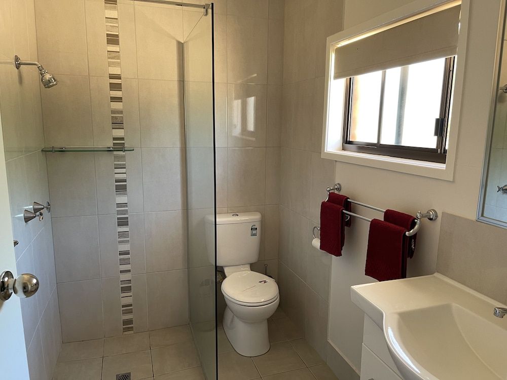 Landsborough Lodge Motel Comfort Room 4