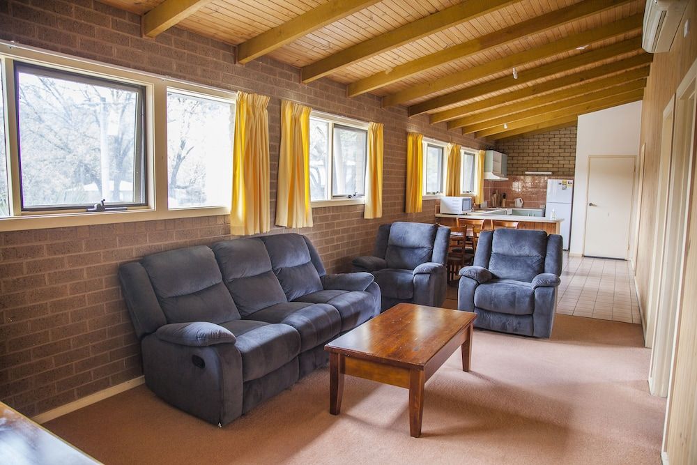 Cherry Lane Apartments Family Apartment, 2 Bedrooms 4