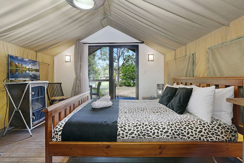 Basic Tent, River View (Safari Tents)