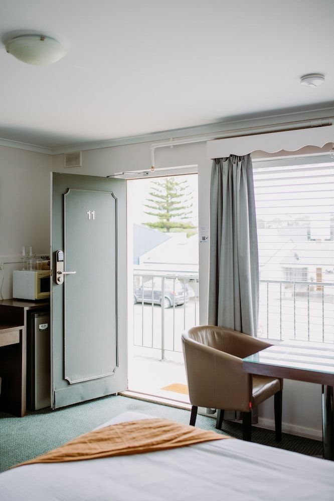 Pan Co Victor Harbor Classic Room, Multiple Beds 3