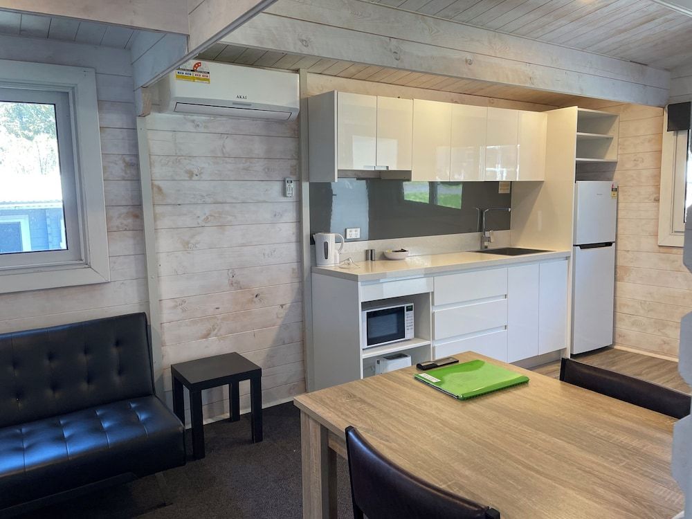 Jenolan Holiday Park - Campsite Family Suite, 2 Bedrooms, Non Smoking, Kitchenette 5