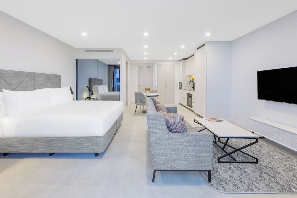 Meriton Suites Canberra Studio Suite 2