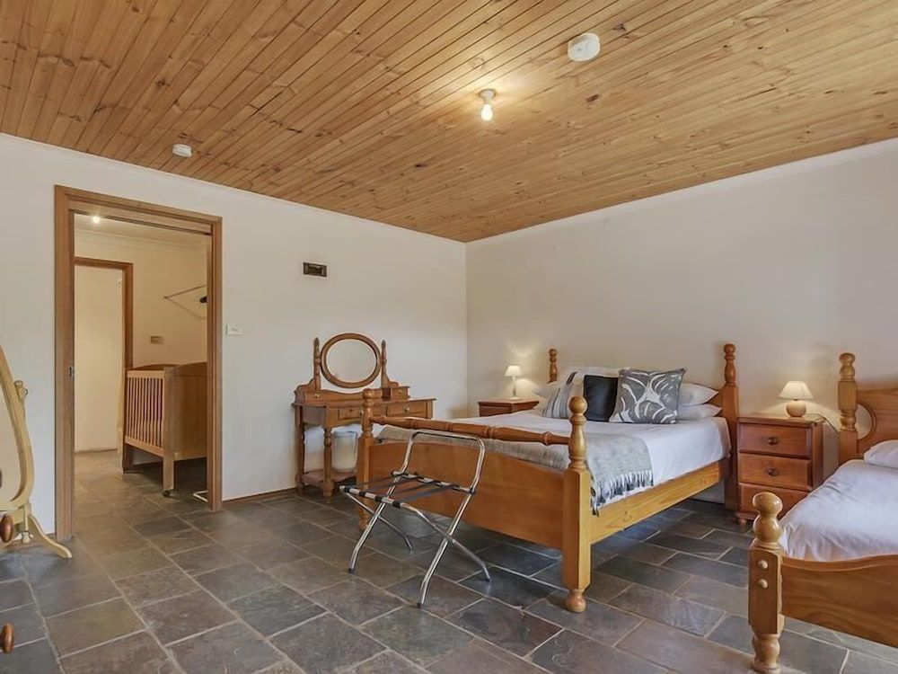 Steeles Island Retreat The Beach Homestead, 7 Bedroom 3