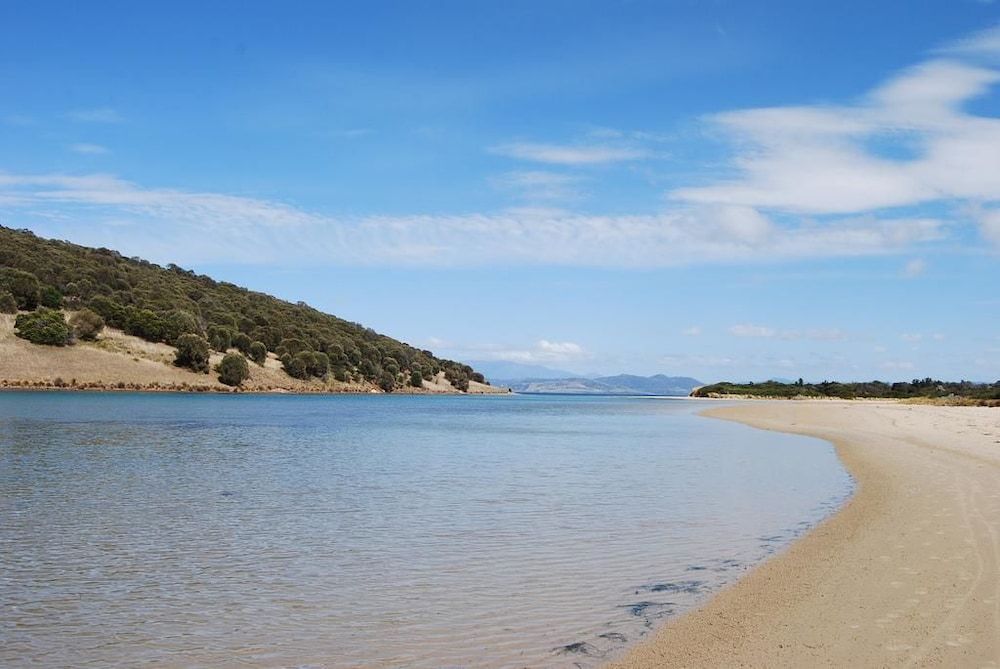 Steeles Island Retreat The Beach Homestead, 7 Bedroom 2