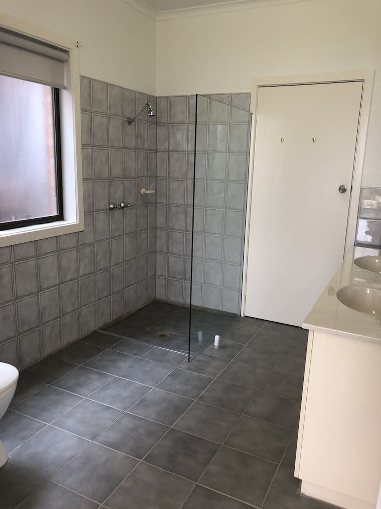 Banksia Park Estate Deluxe Double Room, 1 Queen Bed, Jetted Tub, Bay View (The Isla) 4