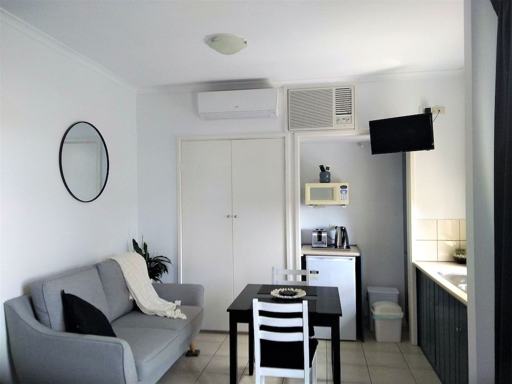 Banksia Park Estate Superior Studio, 1 Queen Bed, Jetted Tub, Partial Sea View (The Kiah) 6