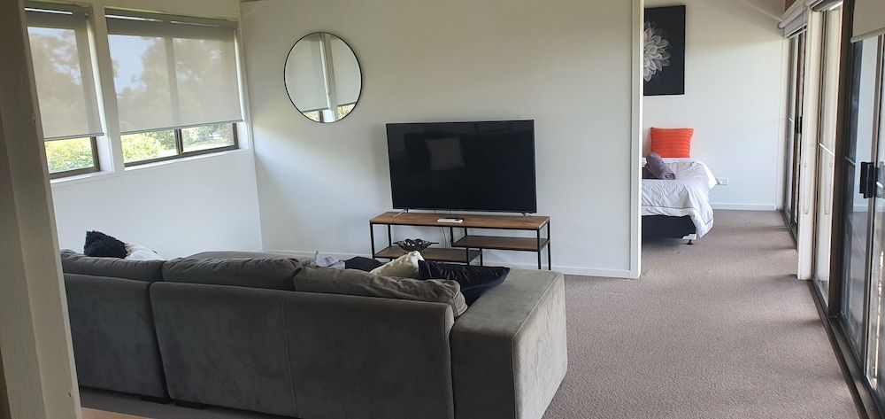 Banksia Park Estate Exclusive Apartment, 1 Bedroom, Balcony, Bay View 3
