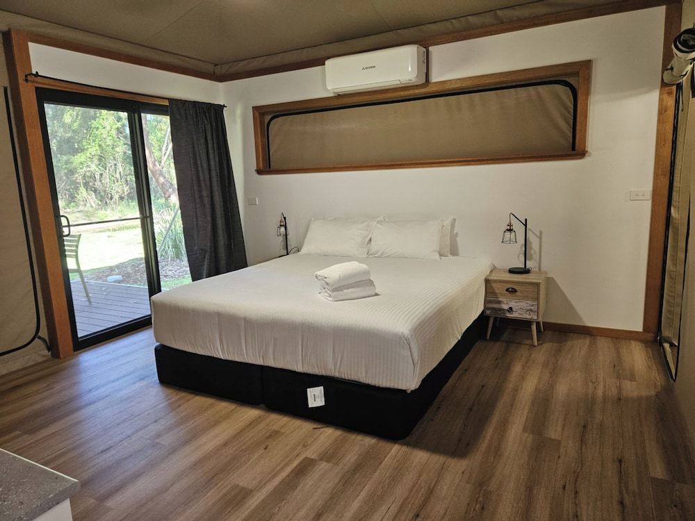 Discovery Parks - Narooma Beach Deluxe Safari Tent - Sleeps 4 2