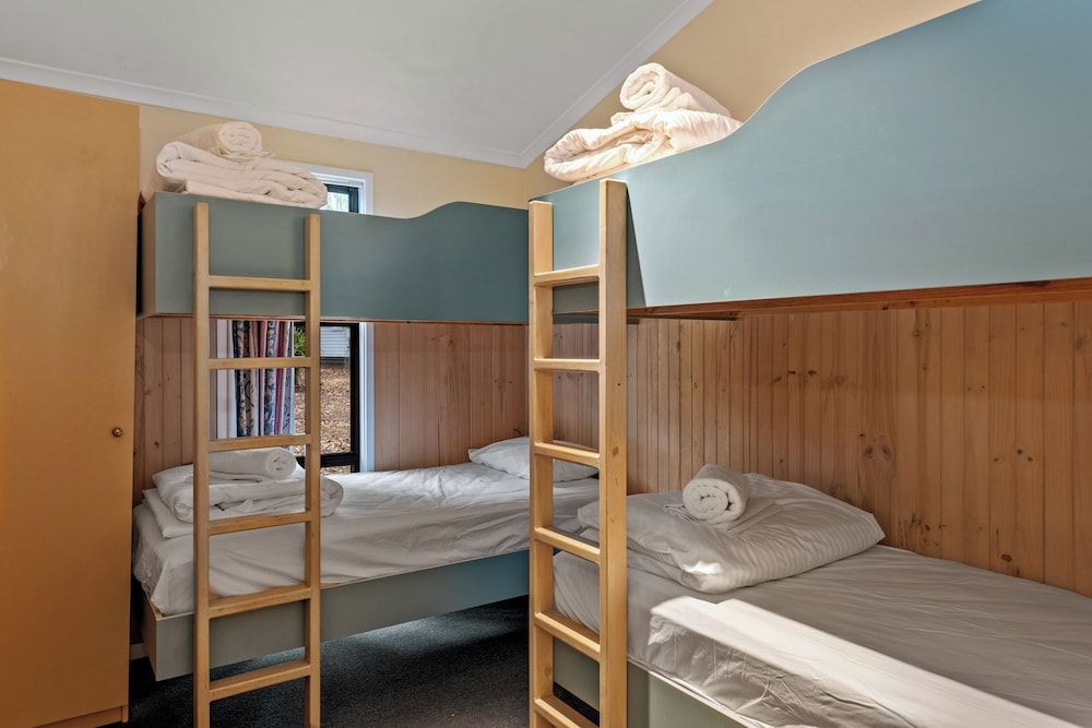 Deluxe 3 Bedroom Cabin - Sleeps 8