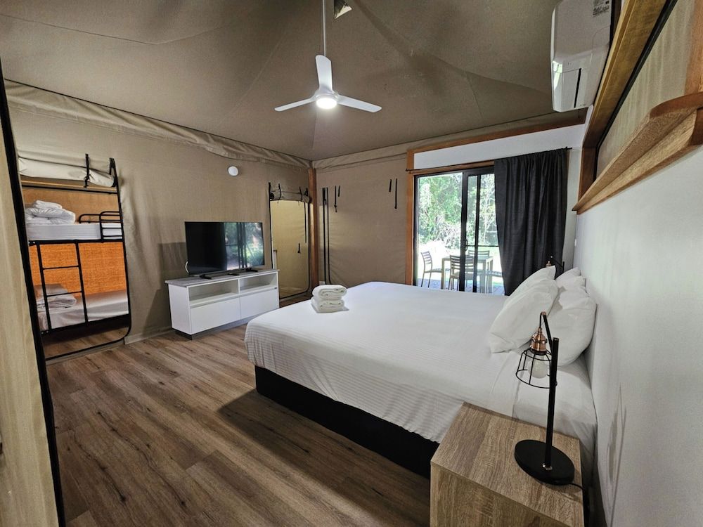 Discovery Parks - Narooma Beach Deluxe Safari Tent - Sleeps 4