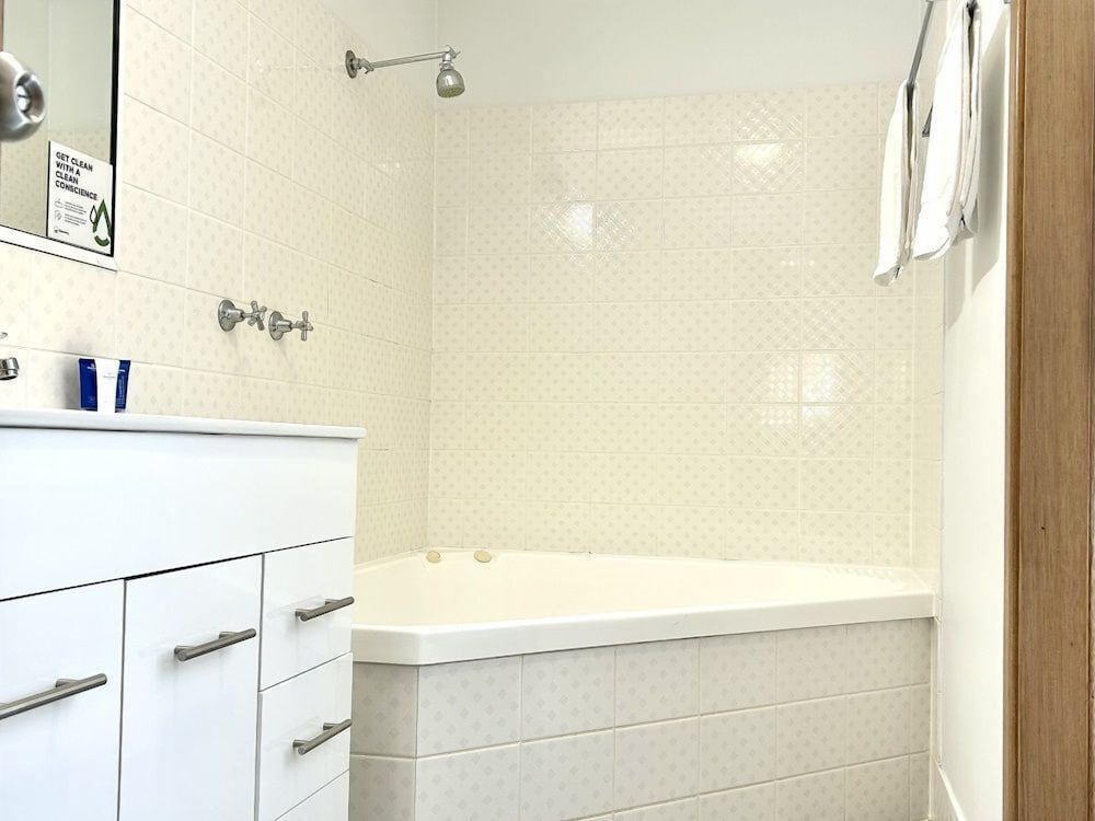 Standard 2 Bedroom Cabin - Sleeps 4