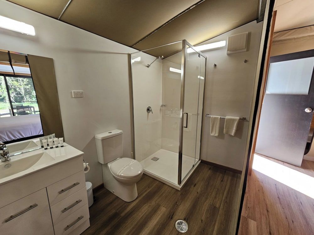 Discovery Parks - Narooma Beach Deluxe Safari Tent - Sleeps 4 4