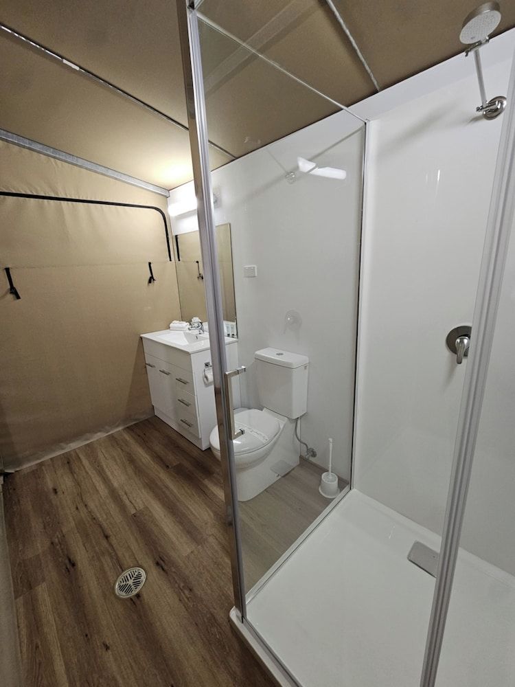 Discovery Parks - Narooma Beach Deluxe Safari Tent - Sleeps 4 5