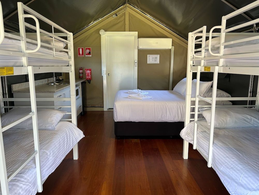 Discovery Parks - Narooma Beach Glamping Tents 2