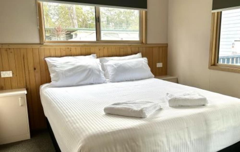 Standard 2 Bedroom Cabin - Sleeps 4