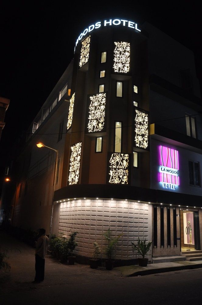 undefined La Woods Hotel 7