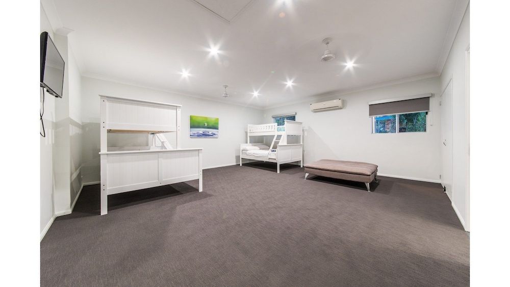 House, 6 Bedrooms