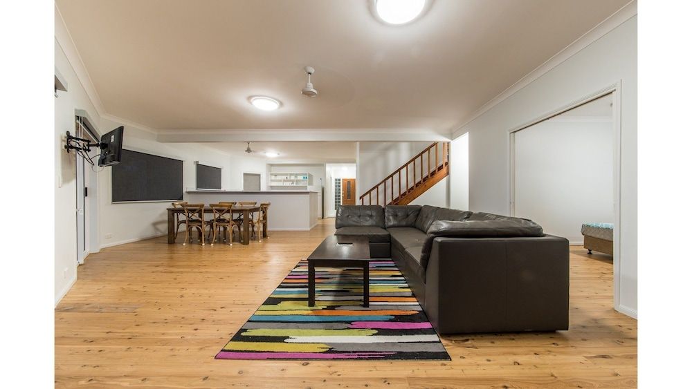 House, 6 Bedrooms