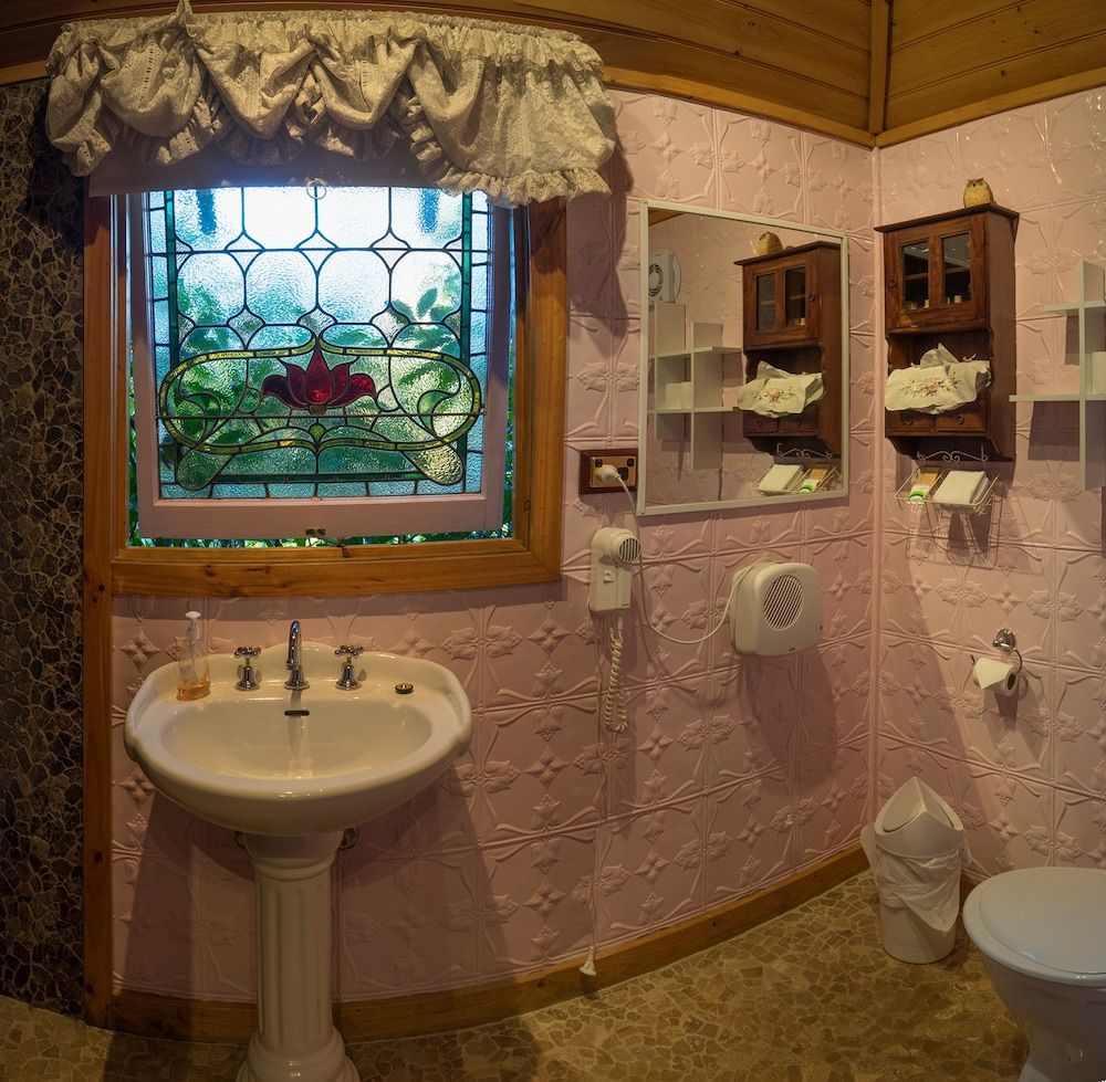 Observatory Cottages Romantic Cottage, 1 Queen Bed (Owls Croft) 3