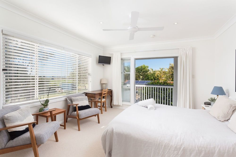 Queen Traditional Suite