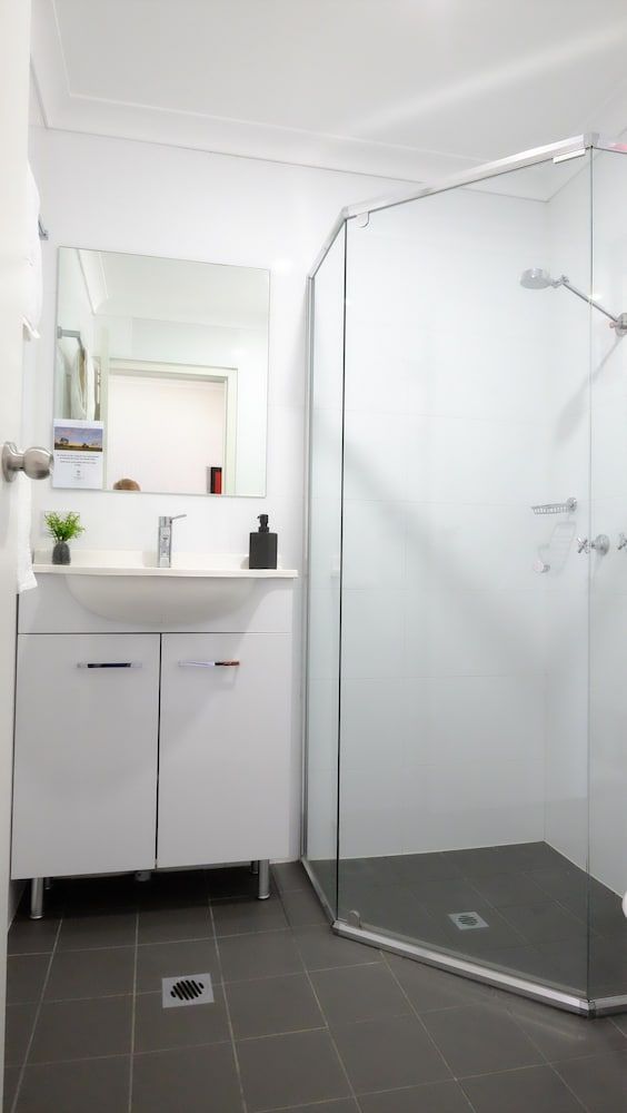 Vacy Hunter Valley Lodge Deluxe Double Room, 1 Queen Bed 3