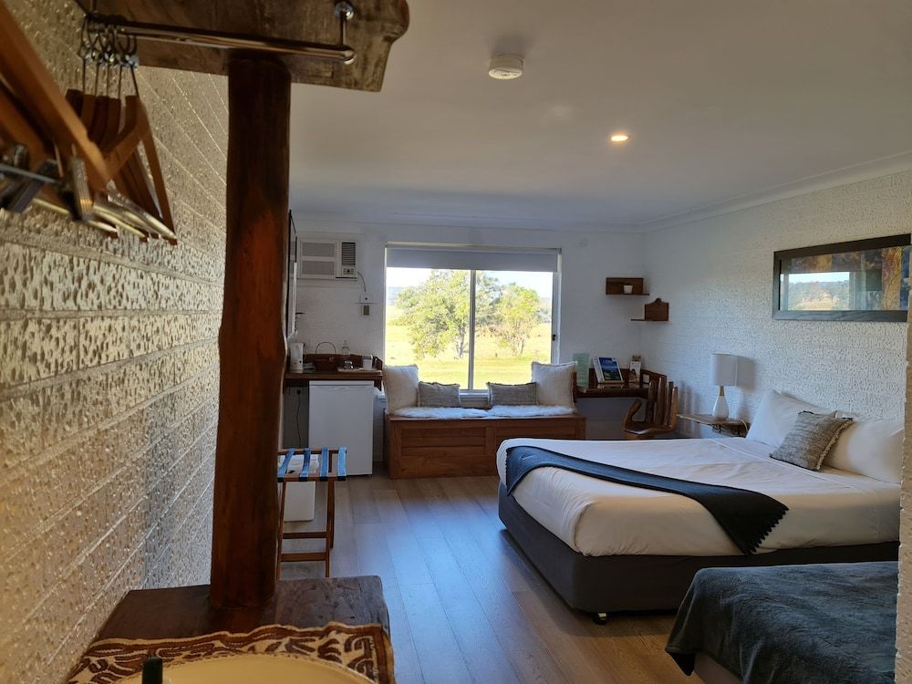 Vacy Hunter Valley Lodge Deluxe Double Room, 1 Queen Bed 9