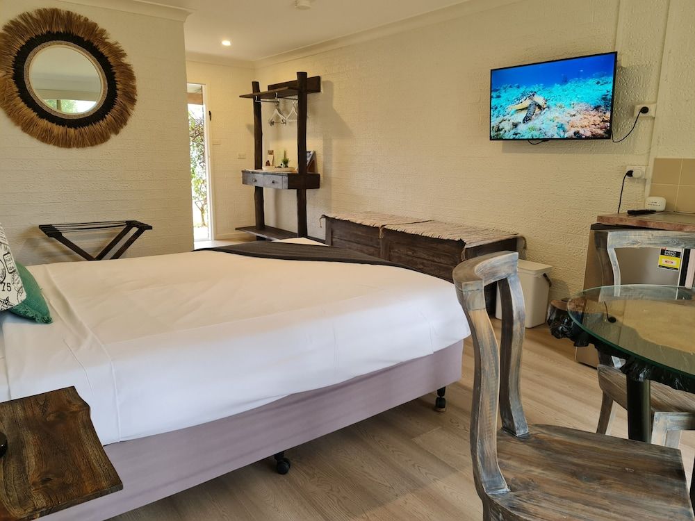 Vacy Hunter Valley Lodge Deluxe Double Room, 1 Queen Bed 5