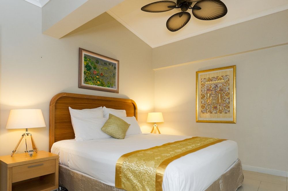 The Penthouse Port Douglas Luxury Penthouse, 5 Bedrooms, Garden View (with 3.5 bathrooms) 4