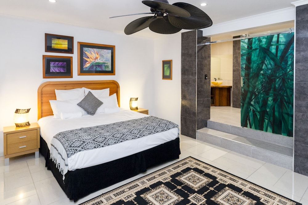 The Penthouse Port Douglas Luxury Penthouse, 5 Bedrooms, Garden View (with 3.5 bathrooms) 8