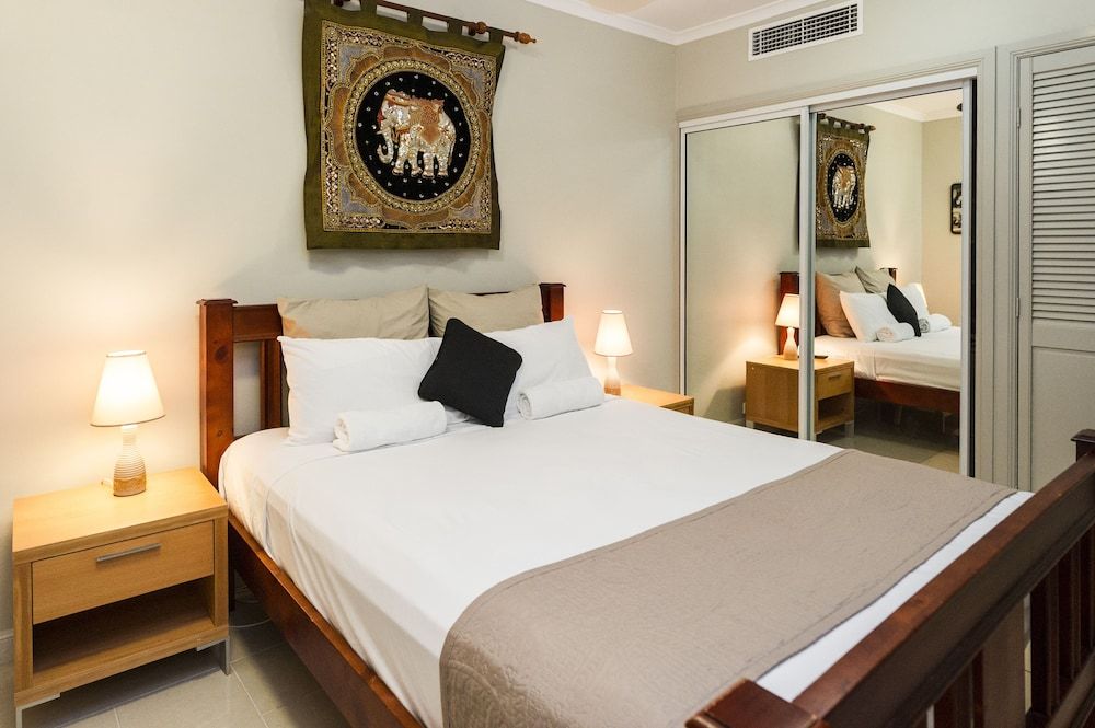 The Penthouse Port Douglas Luxury Penthouse, 5 Bedrooms, Garden View (with 3.5 bathrooms) 5