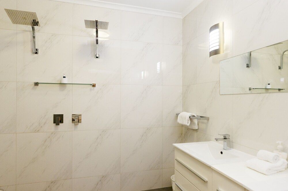 The Penthouse Port Douglas Luxury Penthouse, 5 Bedrooms, Garden View (with 3.5 bathrooms) 30