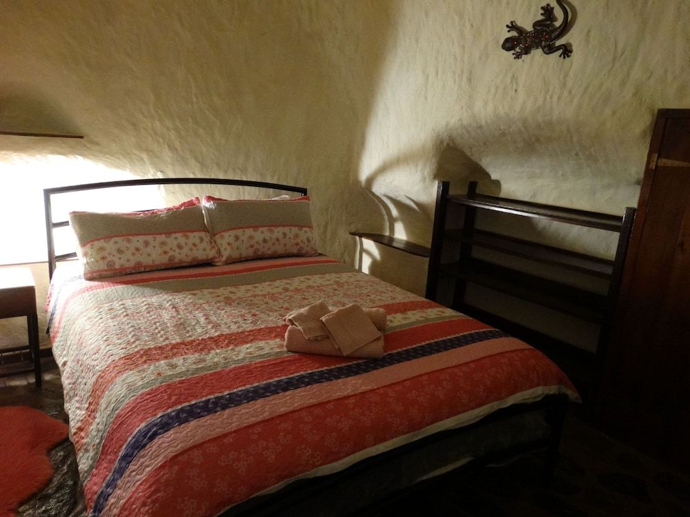 3 Bedroom Underground Home (Di's Place)